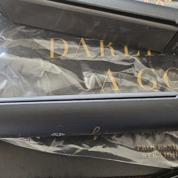 PYT Luxe Pro Digital Ceramic Styler. Brand New - Picture 4 of 4